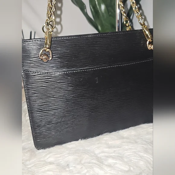 Authentic Louis Vuitton Epi - Picture 8 of 17